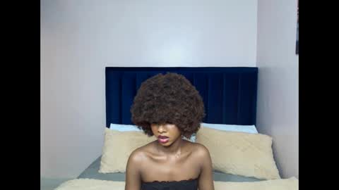 Snapshot of creamybabee chatting on 10/08/25, 01:47 queen online show from 10/08/25, 01:47