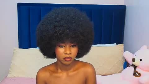 Snapshot of creamybabee chatting on 04/23/26, 12:12 queen online show from 04/23/26, 12:12