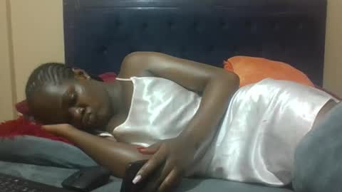 Snapshot of creamymomma chatting on 12/13/25, 08:04 verah online show from 12/13/25, 08:04