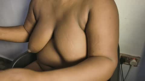 creamyposh1 online show from 12/23/25, 03:37