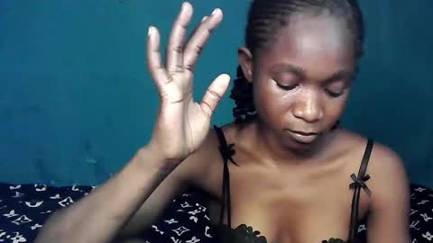 Snapshot of creamyxsugar chatting on 10/31/25, 02:40 creamyxsugar online show from 10/31/25, 02:40