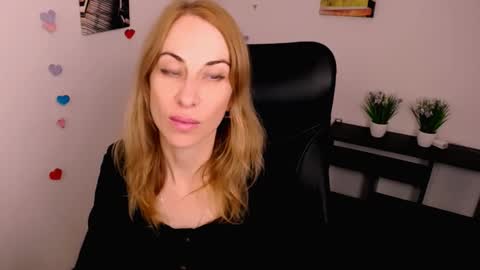 Lera online show from 10/05/25, 01:42