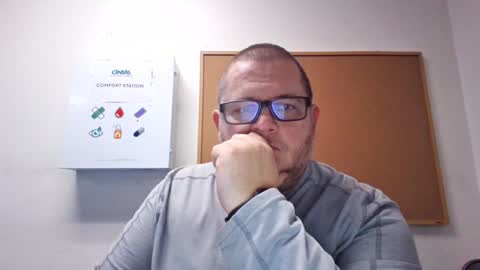 Snapshot of creeeping_death chatting on 12/15/24, 01:46 The hopeless romantic online show from 12/15/24, 01:46