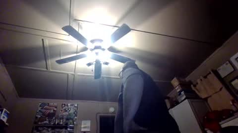 Snapshot of creeeping_death chatting on 12/25/24, 07:35 The hopeless romantic online show from 12/25/24, 07:35