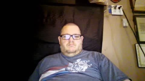 Snapshot of creeeping_death chatting on 12/31/24, 06:24 The hopeless romantic online show from 12/31/24, 06:24