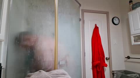 Snapshot of creeeping_death chatting on 01/19/25, 06:53 The hopeless romantic online show from 01/19/25, 06:53