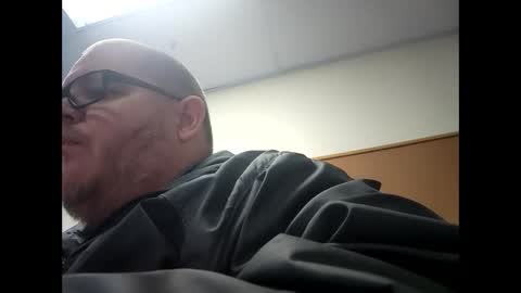 Snapshot of creeeping_death chatting on 01/29/25, 03:33 The hopeless romantic online show from 01/29/25, 03:33