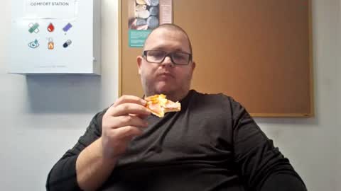 Snapshot of creeeping_death chatting on 02/23/25, 03:24 The hopeless romantic online show from 02/23/25, 03:24