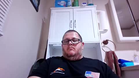 Snapshot of creeeping_death chatting on 10/13/25, 06:35 The hopeless romantic online show from 10/13/25, 06:35