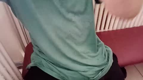 Snapshot of cremjee chatting on 09/19/25, 11:33 cremjee online show from 09/19/25, 11:33