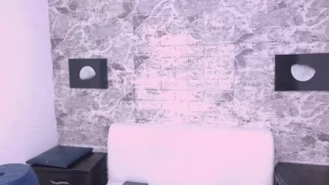 Snapshot of criisbrown_ chatting on 11/18/25, 11:03 CriisBrown online show from 11/18/25, 11:03