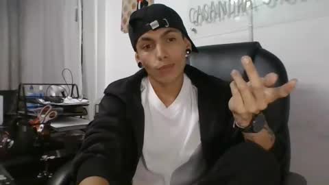 Snapshot of criiscs chatting on 10/29/25, 09:44 criiscs online show from 10/29/25, 09:44