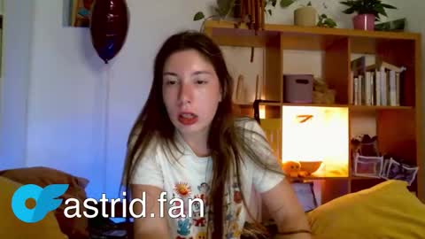 Snapshot of cringebutcute chatting on 09/11/25, 06:30 Astrid online show from 09/11/25, 06:30