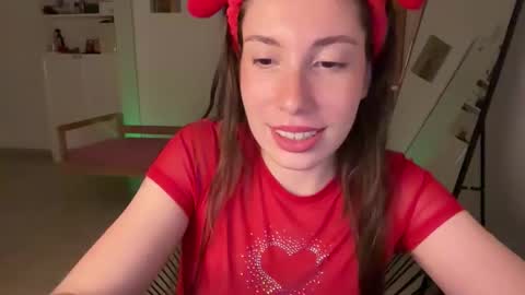 Snapshot of cringebutcute chatting on 10/20/25, 07:14 Astrid online show from 10/20/25, 07:14