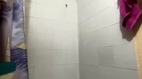 Snapshot of cris2428 chatting on 01/20/25, 03:15 cris2428 online show from 01/20/25, 03:15