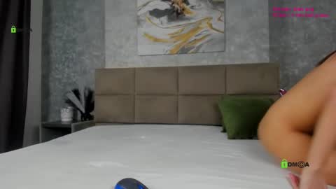 Snapshot of cris__alex__ chatting on 02/19/25, 08:10 Gold Couple online show from 02/19/25, 08:10