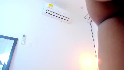 cris_dulce online show from 10/12/25, 05:45