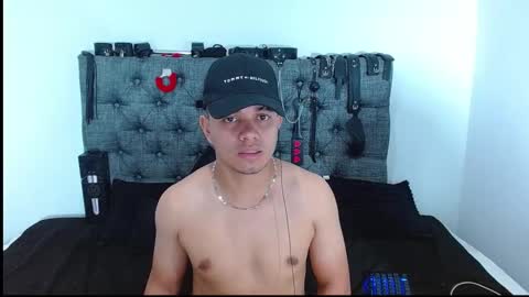 Snapshot of crisandmery chatting on 02/17/25, 04:53 CRISANDMERY online show from 02/17/25, 04:53