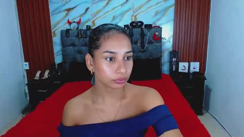 CRISANDMERY online show from 04/14/26, 04:29