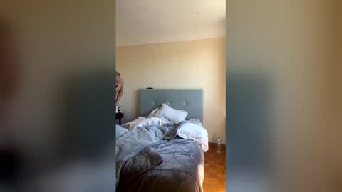 Snapshot of crisls93 chatting on 04/04/26, 12:02 cls online show from 04/04/26, 12:02