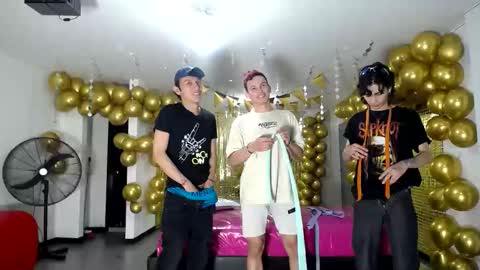 Snapshot of crismens chatting on 12/23/24, 03:07 crismens online show from 12/23/24, 03:07