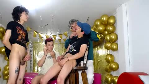 Snapshot of crismens chatting on 12/23/24, 06:11 crismens online show from 12/23/24, 06:11