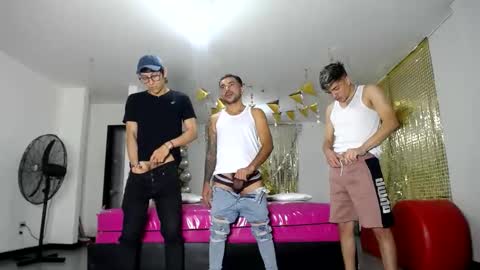 Snapshot of crismens chatting on 02/21/25, 03:23 crismens online show from 02/21/25, 03:23