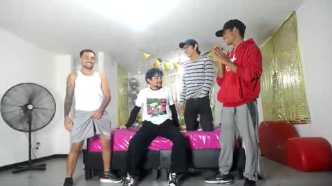 Snapshot of crismens chatting on 02/22/25, 03:23 crismens online show from 02/22/25, 03:23