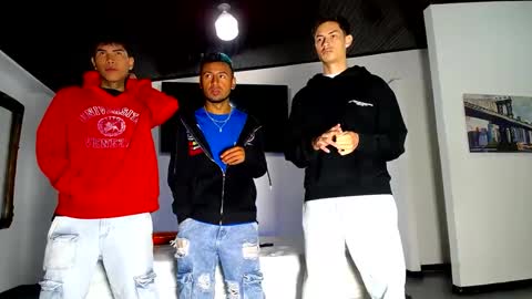 Snapshot of crismens chatting on 10/08/25, 11:52 crismens online show from 10/08/25, 11:52