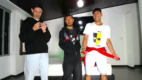 Snapshot of crismens chatting on 10/09/25, 11:41 crismens online show from 10/09/25, 11:41