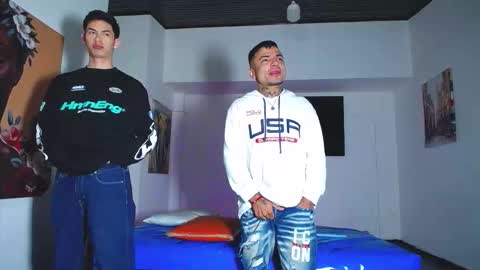 Snapshot of crismens chatting on 10/12/25, 07:02 crismens online show from 10/12/25, 07:02