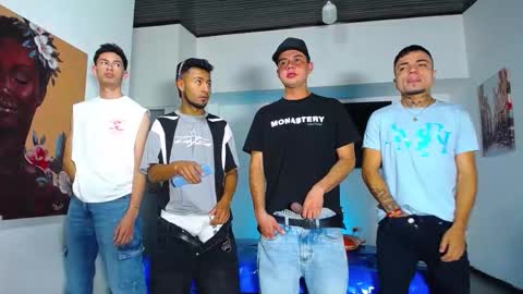 Snapshot of crismens chatting on 10/15/25, 06:30 crismens online show from 10/15/25, 06:30