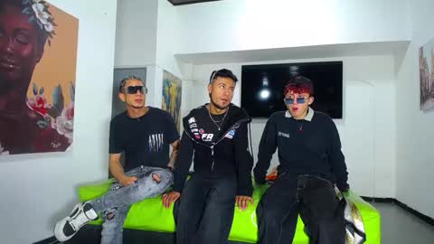 Snapshot of crismens chatting on 10/24/25, 12:45 crismens online show from 10/24/25, 12:45