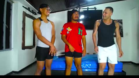 Snapshot of crismens chatting on 11/21/25, 09:24 crismens online show from 11/21/25, 09:24