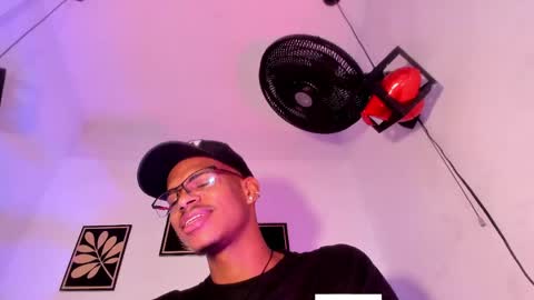 Snapshot of criss_zuri chatting on 05/11/26, 12:00 criss_zuri online show from 05/11/26, 12:00