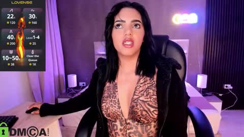cristal__adams online show from 10/28/25, 12:19