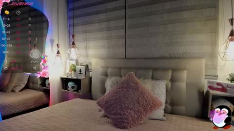 Snapshot of cristal__hot_1 chatting on 11/19/25, 04:34 Cristal online show from 11/19/25, 04:34