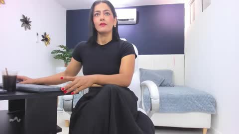 Snapshot of cristal_crossfit chatting on 01/16/26, 06:23 Cristal online show from 01/16/26, 06:23