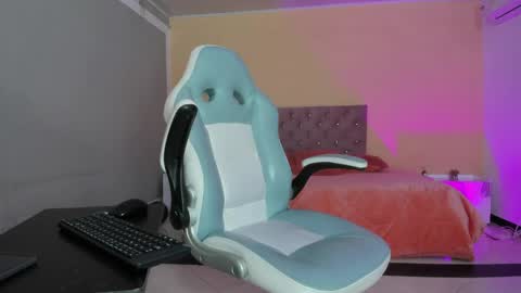 Snapshot of cristal_crossfit chatting on 03/28/26, 10:04 Cristal online show from 03/28/26, 10:04