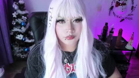 Snapshot of cristal_kosh chatting on 12/27/24, 07:35 Cris online show from 12/27/24, 07:35