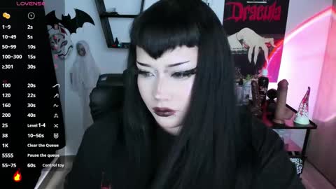 Snapshot of cristal_kosh chatting on 10/02/25, 12:56 Cris online show from 10/02/25, 12:56