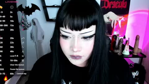 Snapshot of cristal_kosh chatting on 06/17/26, 09:05 Cris online show from 06/17/26, 09:05