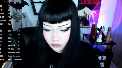 Snapshot of cristal_kosh chatting on 06/27/26, 02:23 Cris online show from 06/27/26, 02:23