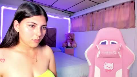 Snapshot of cristal_smith20 chatting on 06/18/26, 11:36 cristal_smith20 online show from 06/18/26, 11:36