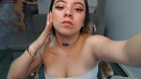 Snapshot of cristal_v_ chatting on 12/27/24, 03:09 Cristal online show from 12/27/24, 03:09