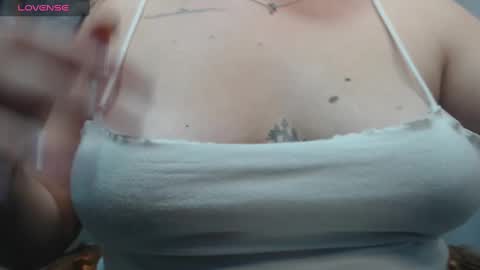 Snapshot of cristal_v_ chatting on 02/25/25, 03:09 Cristal online show from 02/25/25, 03:09