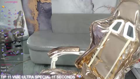 Snapshot of cristal_v_ chatting on 02/28/25, 06:32 Cristal online show from 02/28/25, 06:32