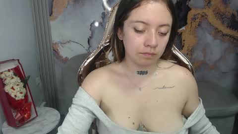 Snapshot of cristal_v_ chatting on 03/11/25, 03:59 Cristal online show from 03/11/25, 03:59