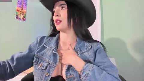 Snapshot of cristalcerati__ chatting on 03/12/25, 06:00 Cristal online show from 03/12/25, 06:00