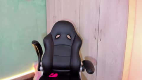 Snapshot of cristalcerati__ chatting on 12/03/25, 06:17 Cristal online show from 12/03/25, 06:17